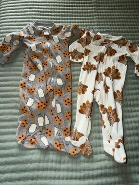 Baby Boys Lot of 2 Carters Sleep Play Footed Pajamas 6-9M Fleece And Thermal